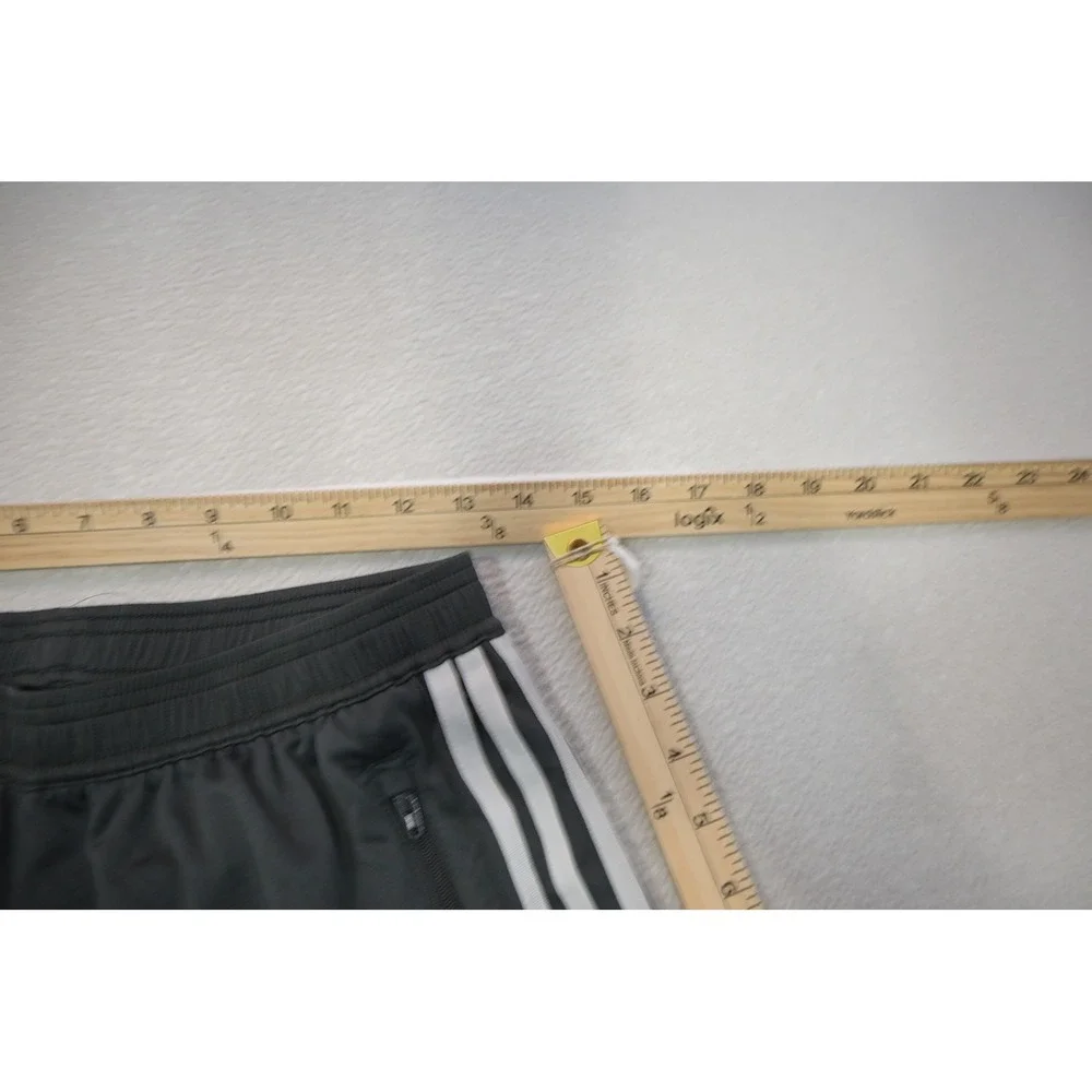 Adidas Athletic Gym Shorts Men Medium Gray Primeblue Aeroready 3-Stripe EUC